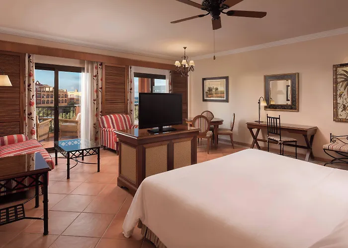 Sheraton Fuerteventura Golf & מלון 5*