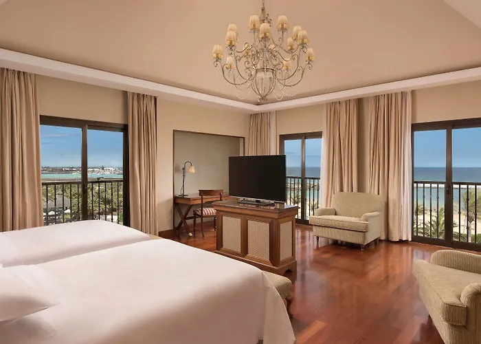 Sheraton Fuerteventura Golf & מלון